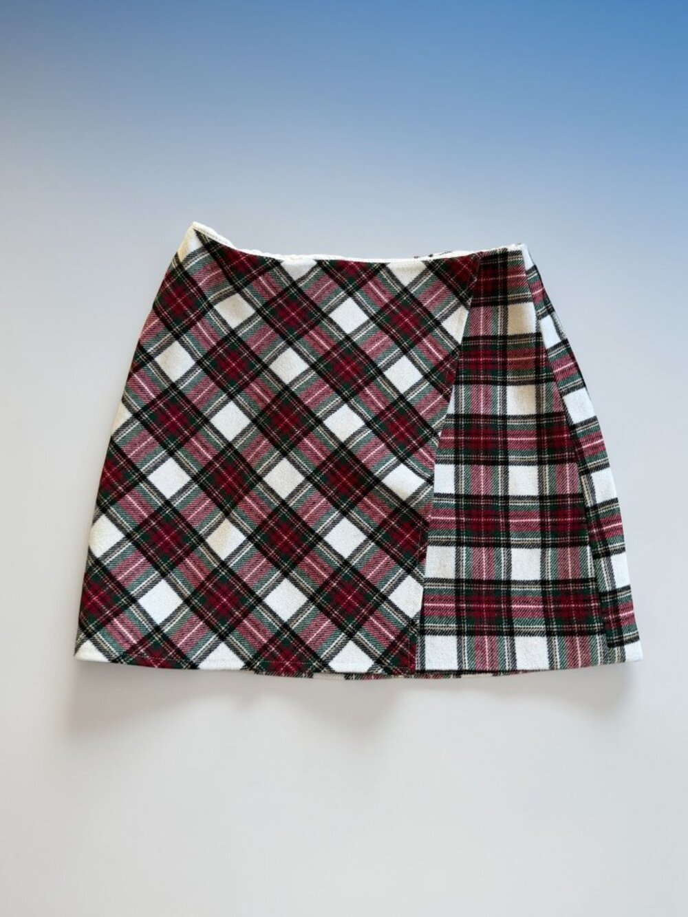 HOLLISTER Ultra High Rise Holiday Plaid Skirt Size Medium